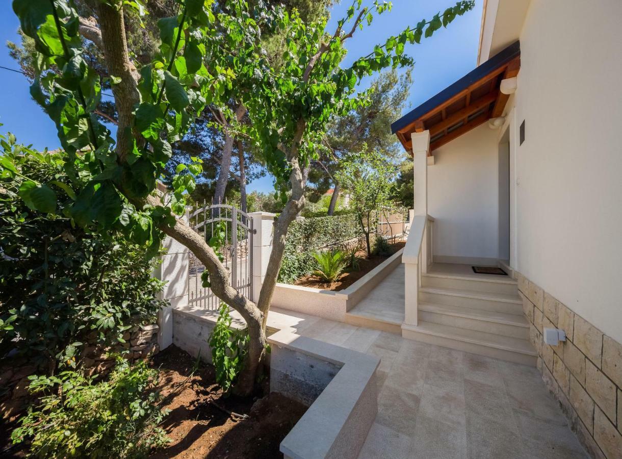 Holiday Home Brac Supetar Bagian luar foto