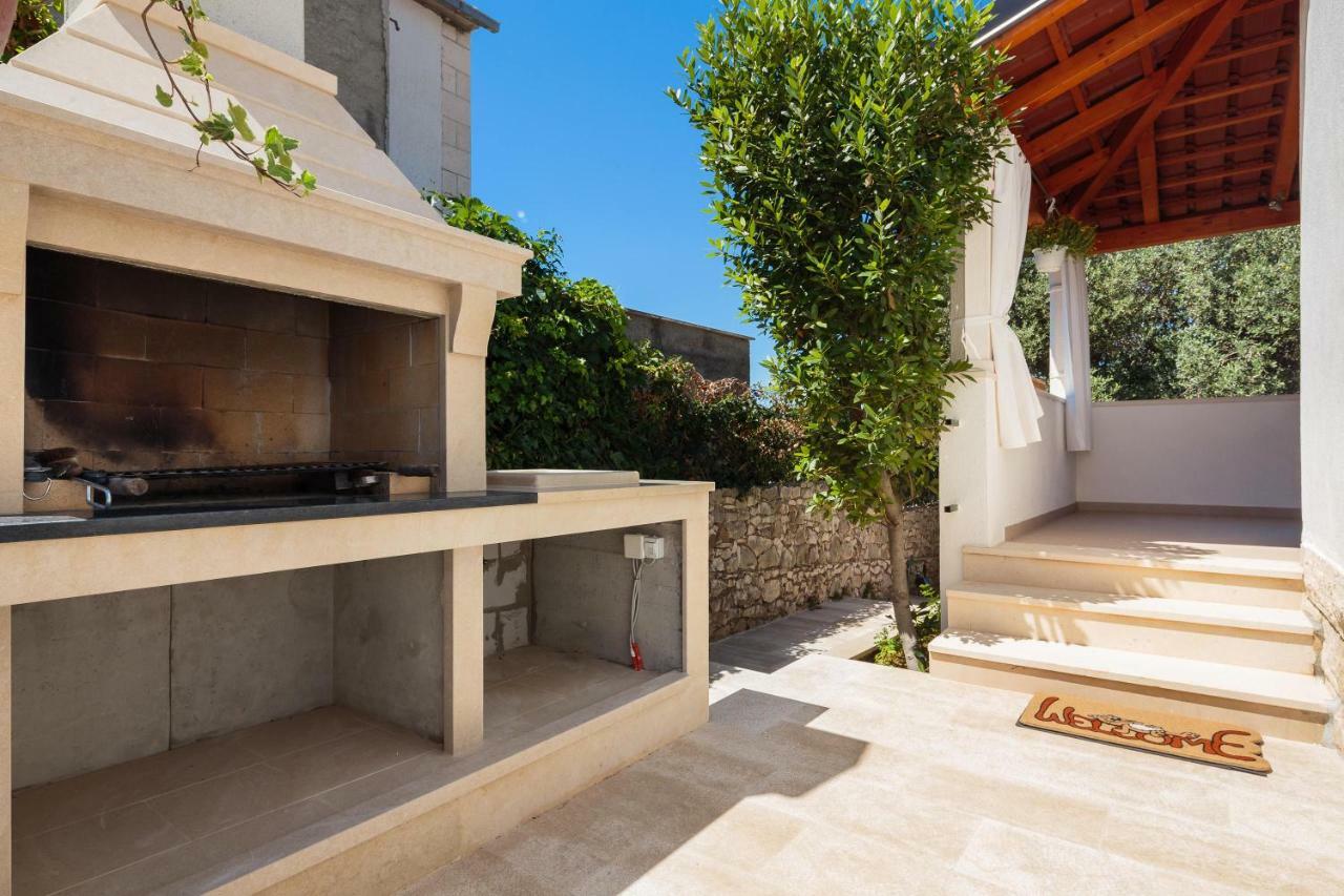 Holiday Home Brac Supetar Bagian luar foto