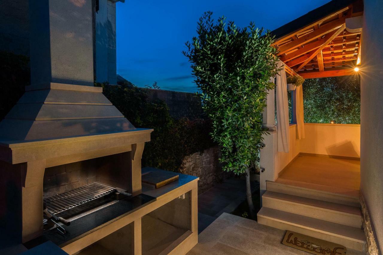 Holiday Home Brac Supetar Bagian luar foto
