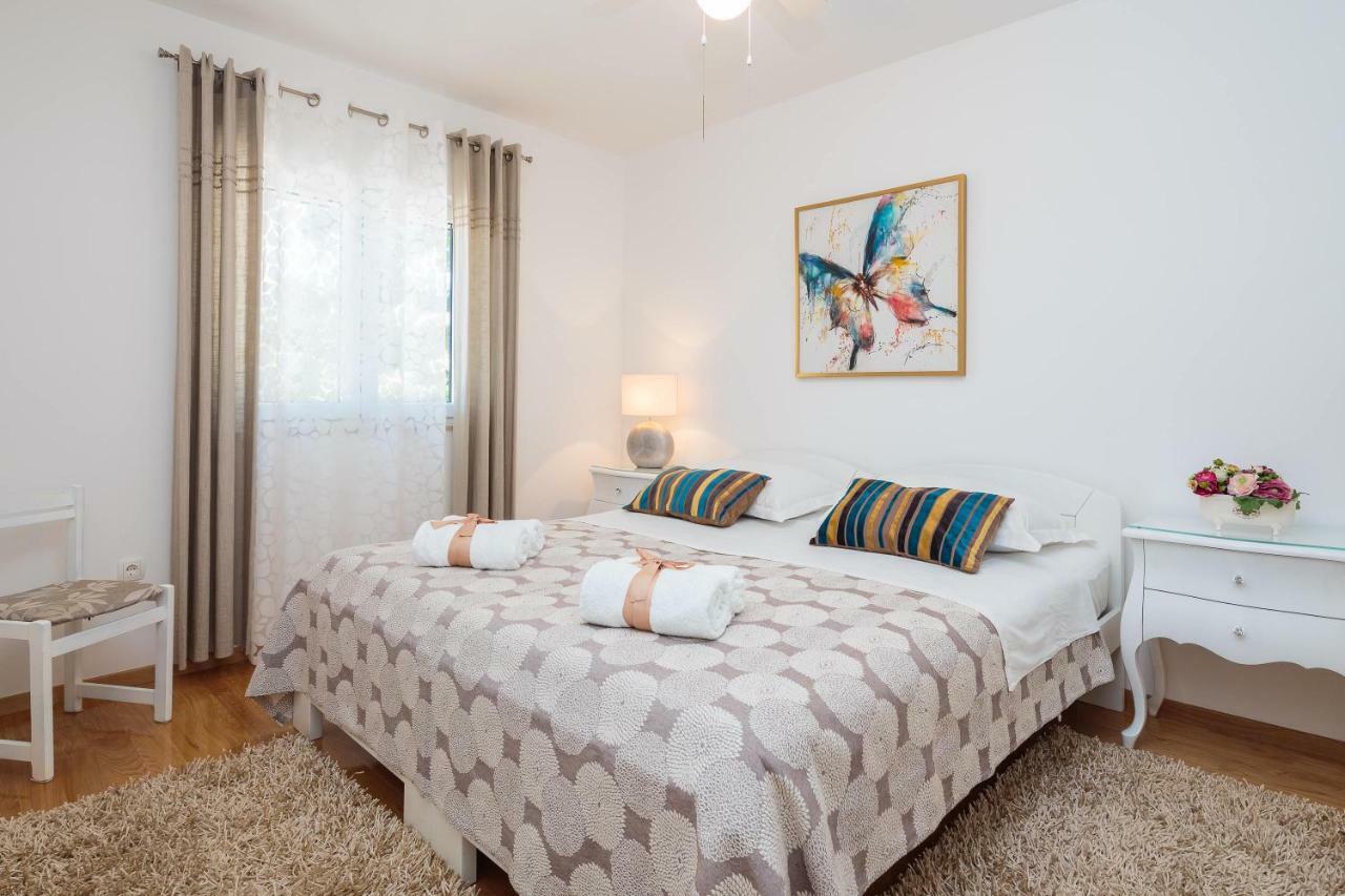 Holiday Home Brac Supetar Bagian luar foto