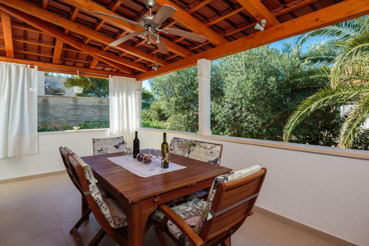 Holiday Home Brac Supetar Bagian luar foto