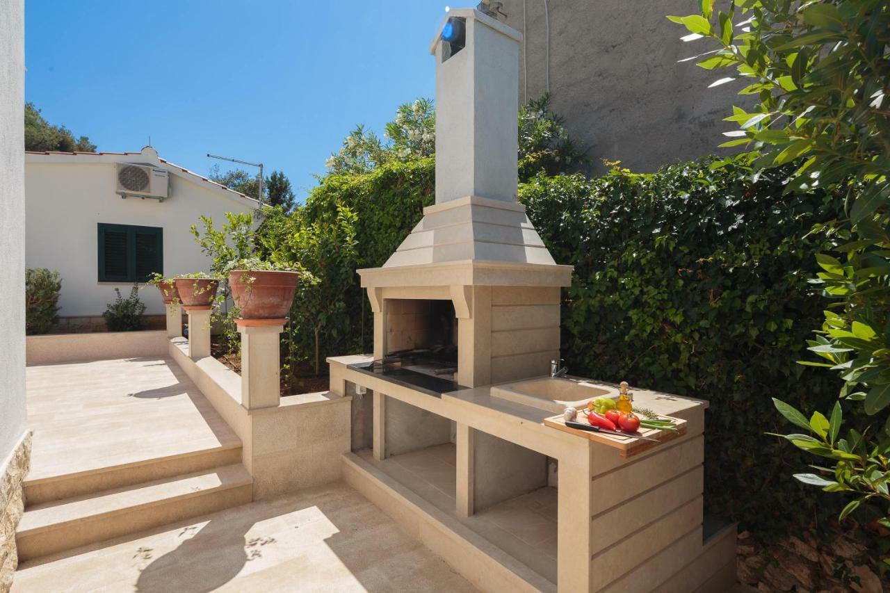 Holiday Home Brac Supetar Bagian luar foto