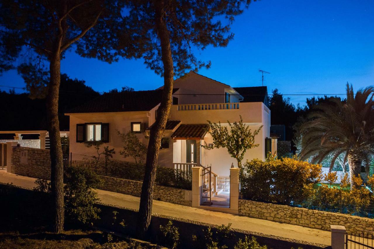 Holiday Home Brac Supetar Bagian luar foto