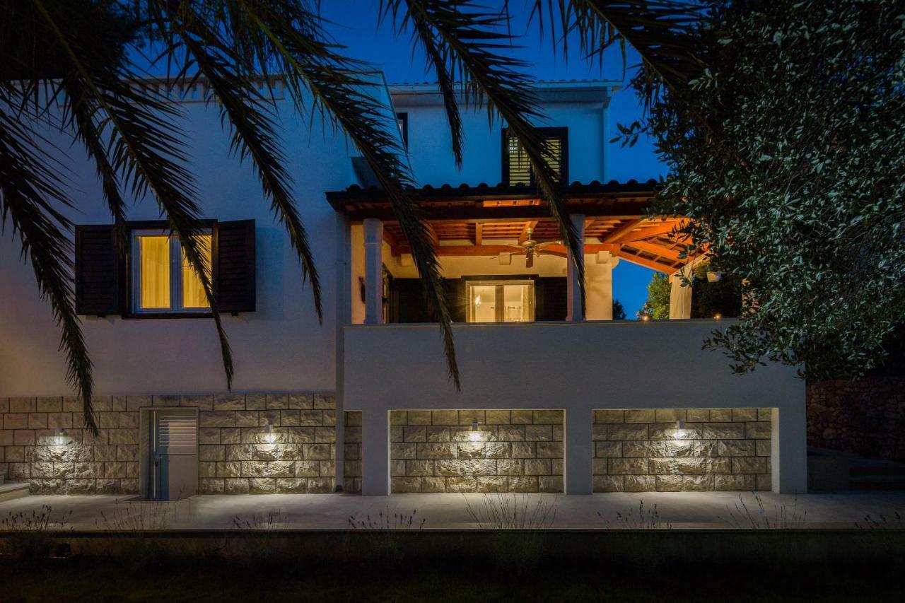 Holiday Home Brac Supetar Bagian luar foto