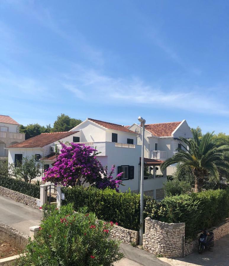 Holiday Home Brac Supetar Bagian luar foto