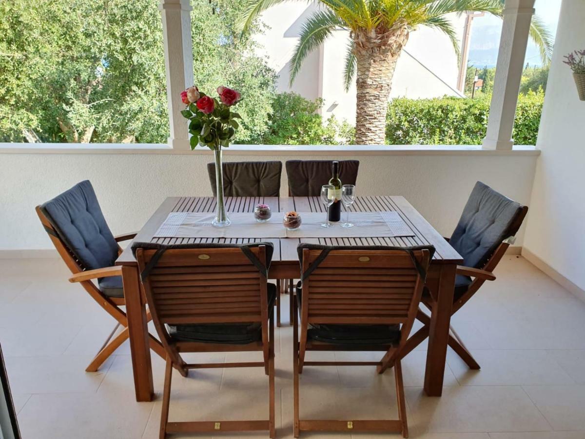 Holiday Home Brac Supetar Bagian luar foto